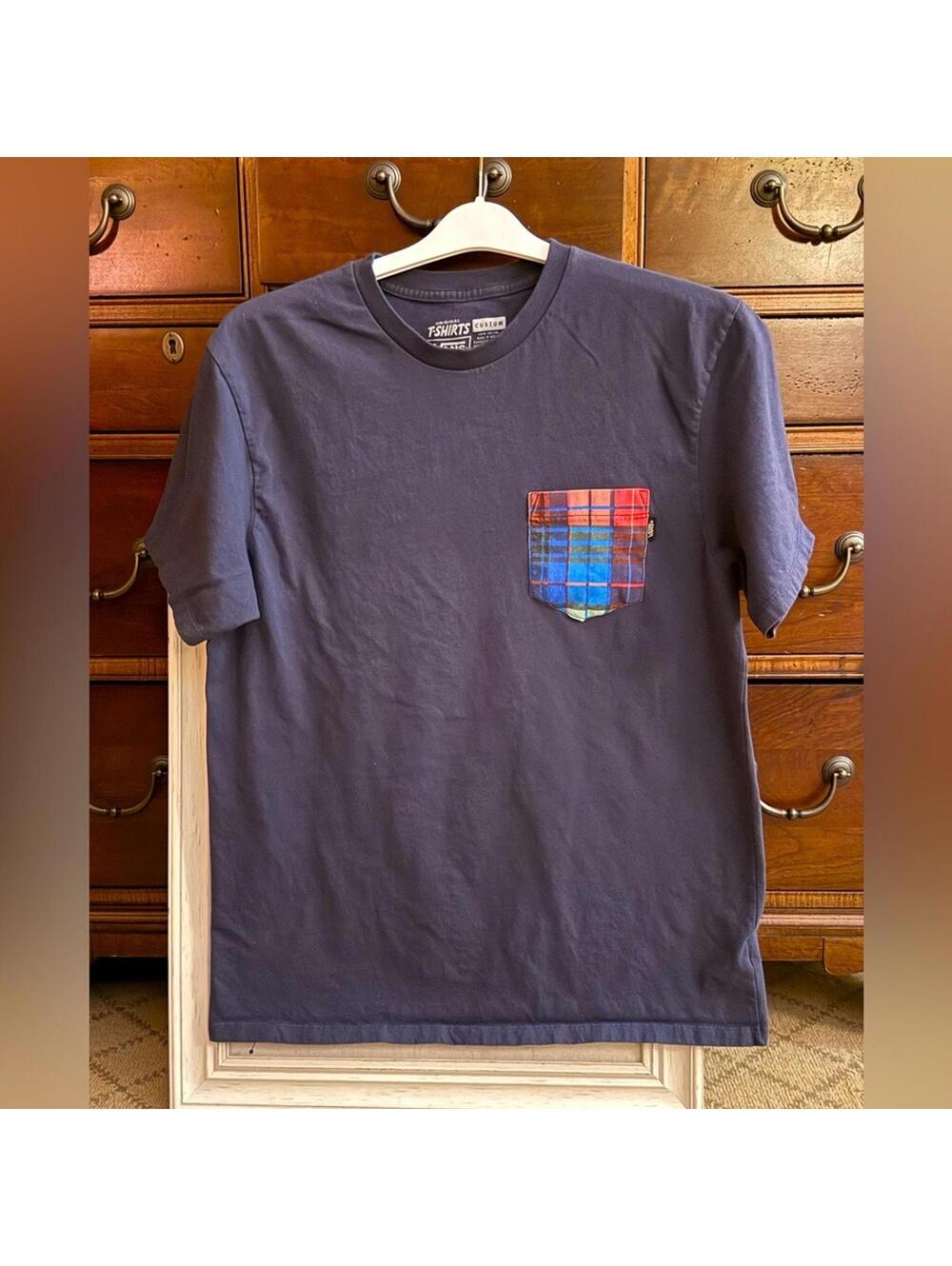 Vans Original short sleeve navy T-shirt with plaid pocket. L